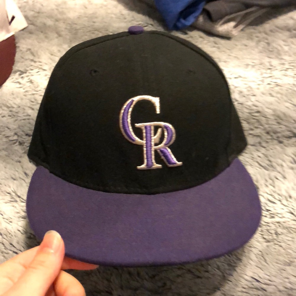Fitted hat